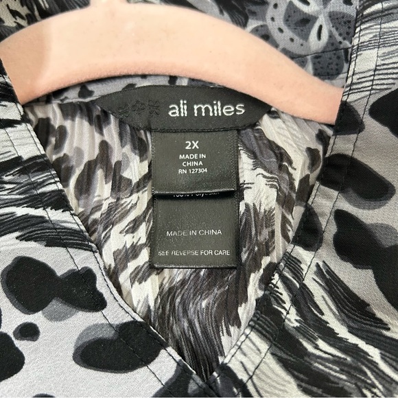 Ali Miles Black and Grey Animal Floral Print Blouse Semi Sheer Lagenlook 2X - Picture 3 of 14